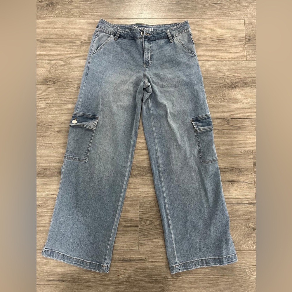 No Boundaries Women’s Light Blue Low Rise Cargo Jeans